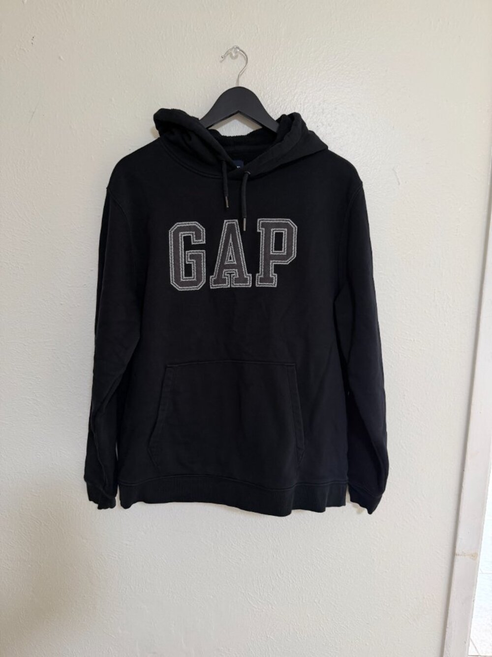 GAP Black Hoodie Stitched Logo Fleece Mens Small